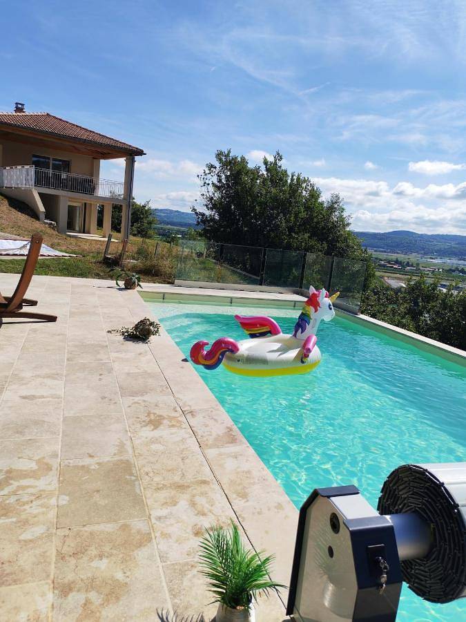 Location de vacances pour 10 personnes, avec piscine ainsi que jardin et vue, animaux acceptés à Andance