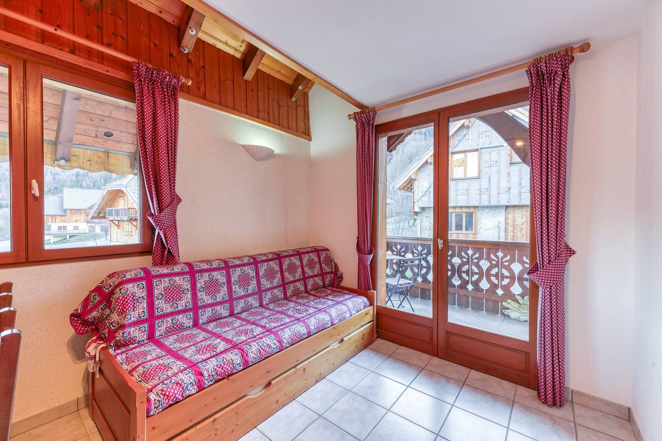 Appartement entier, Appartement « Le Miolans » avec vue montagne et balcon in Saint-Colomban-des-Villards, Région de Saint-Jean-de-Maurienne