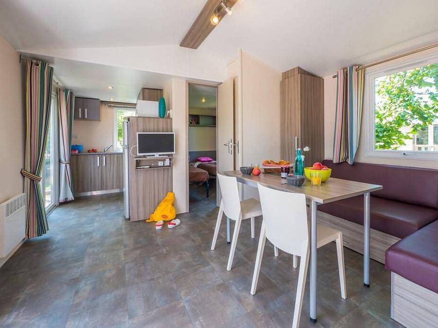 Camping Chateau de Fonrives - Bungalow 4 personen - Mobile-home | Comfort | 2 Slaapkamers | 4 Pers. | Verhoogd terras | Tv in Villeneuve-sur-Lot en omgeving