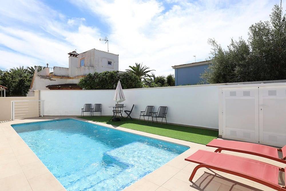 Independent villa 200m from Almardá beach with shared garden and pool in Playa de Almardá, Sagunto
