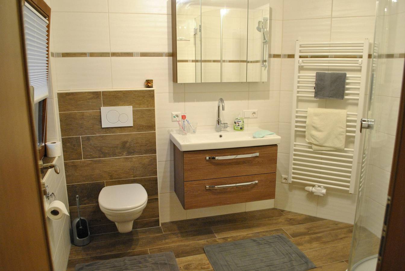 Hel semesterlägenhet, Dreibettzimmer (3) mit Dusche, Wc in Mariapfarr, Politischer Bezirk Tamsweg