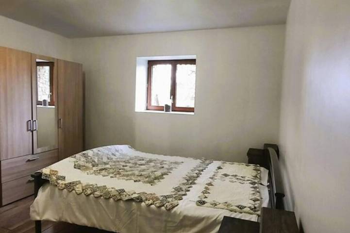 Location de vacances pour 4 personnes, avec jardin à Les Salles-Lavauguyon - 2