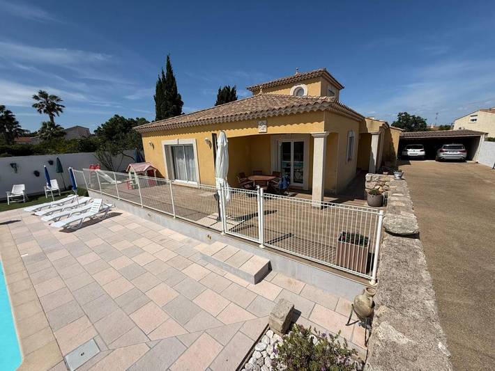 Location de vacances pour 8 personnes, avec piscine ainsi que jardin et vue, adapté aux familles à Bessan - 2