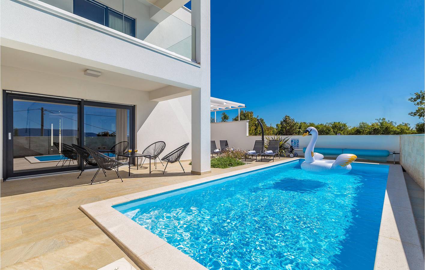 Geräumig, 2 km von der Küste entfernt: WLAN, Klimaanlage, Terrasse und Parkplatz in Linardici, Krk