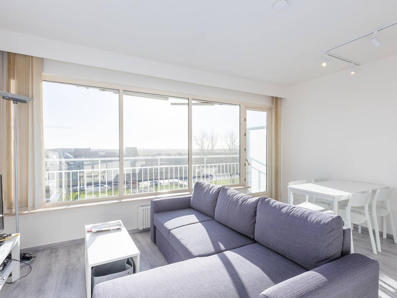 Studio moderne et rénové avec vue dégagée. in Middelkerke, Côte belge