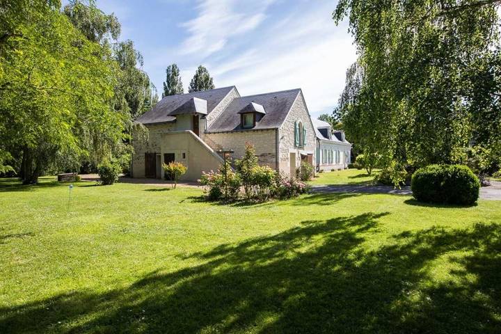 Location de vacances pour 4 personnes, avec Terrasse et Jardin ainsi que Piscine et Vue à Mazé (Maine-et-Loire)