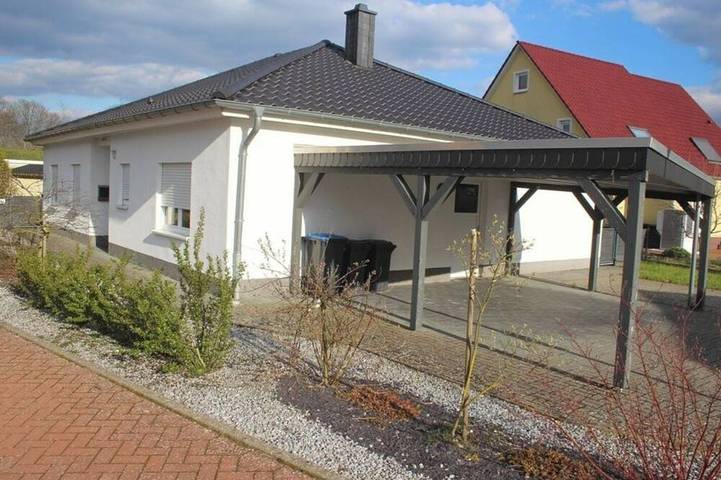 Vakantiehuis voor 4 personen, with terras and tuin as well as whirlpool in Wolfsburg