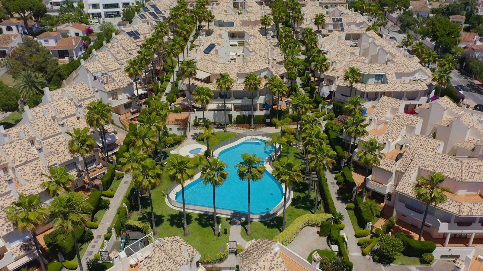 3160 Élégante Maison en Bord de Mer in Las Chapas, Marbella