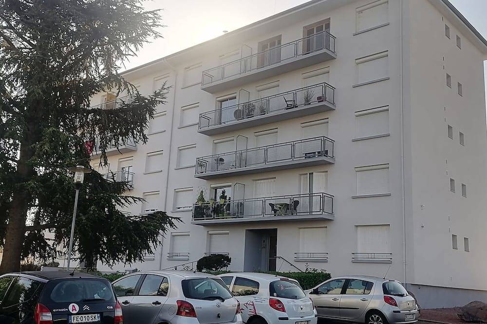 Entire apartment, Enchanting 1-bedroom apartment in Roanne with Wifi access in Roanne, Roanne region