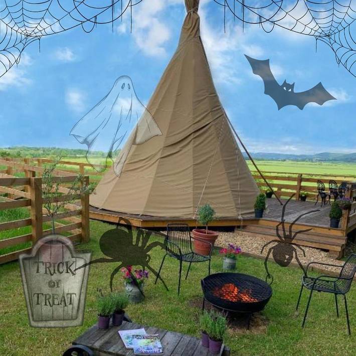 Tent for 3 people, with Balcony and Hot tub as well as Terrace and Garden in