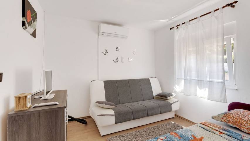 Ferienhaus für 5 Personen, mit Garten in Jasenice - 2