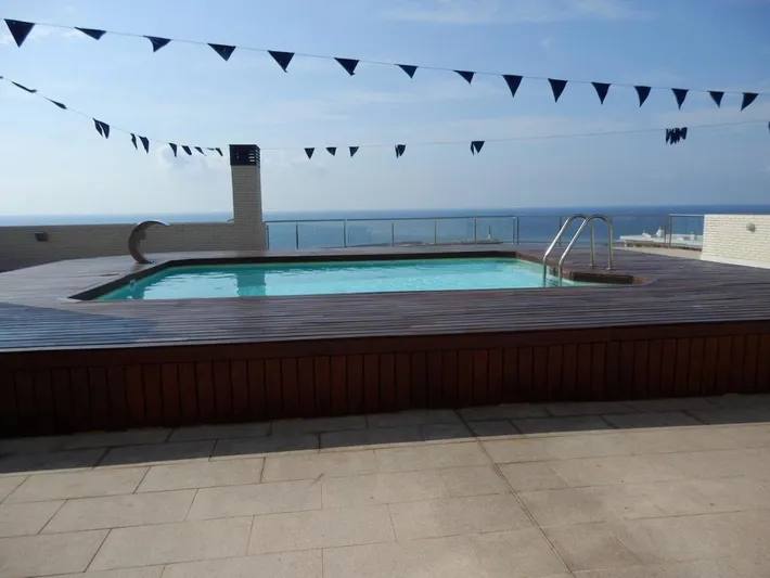 Apartamento de vacaciones para 6 personas, con vistas además de piscina y jardín - 1