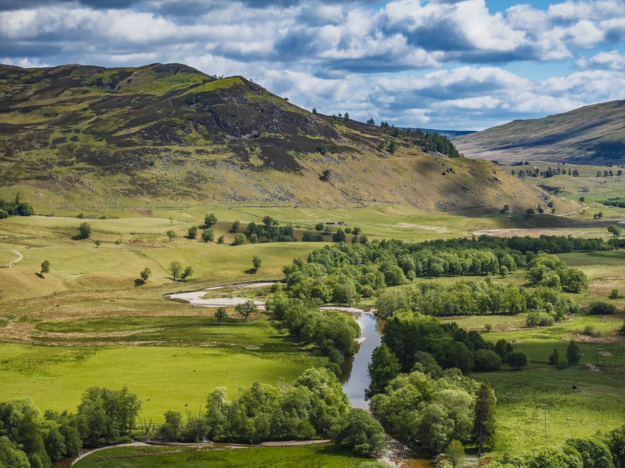 Entire holiday apartment, Cragdhu Log Cabin in Glenshee, Cairngorms National Park