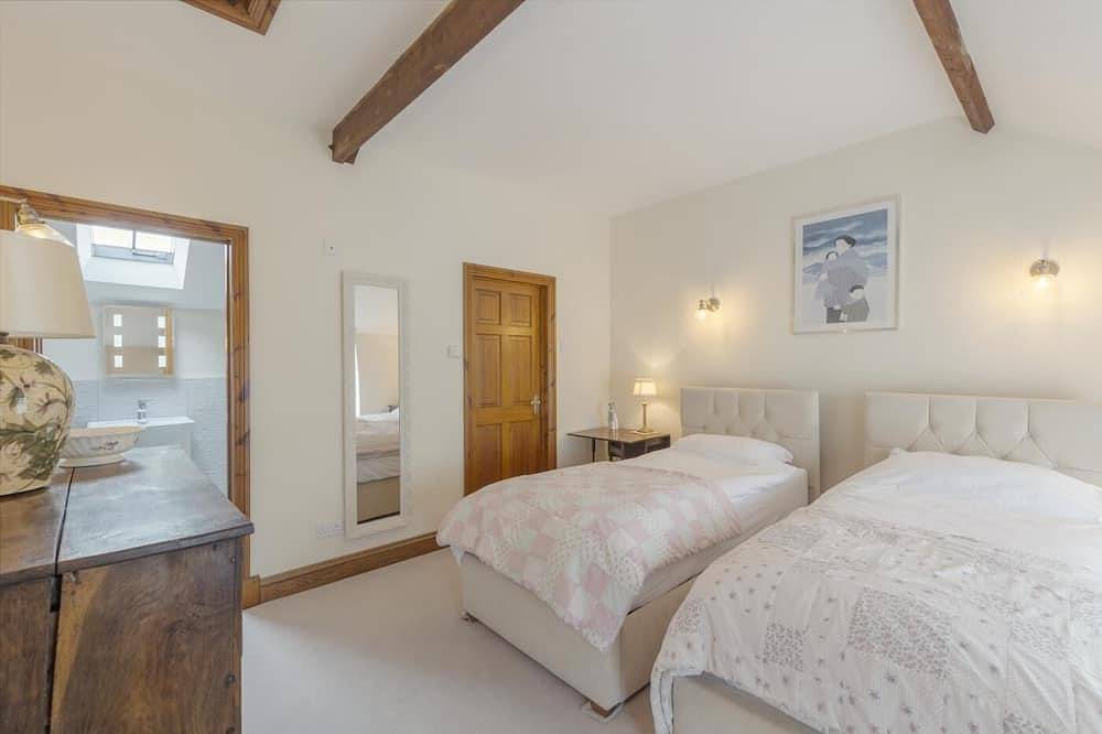 2 Bed in Aberaeron (oc-h42620) in Aberaeron, Cardigan Bay