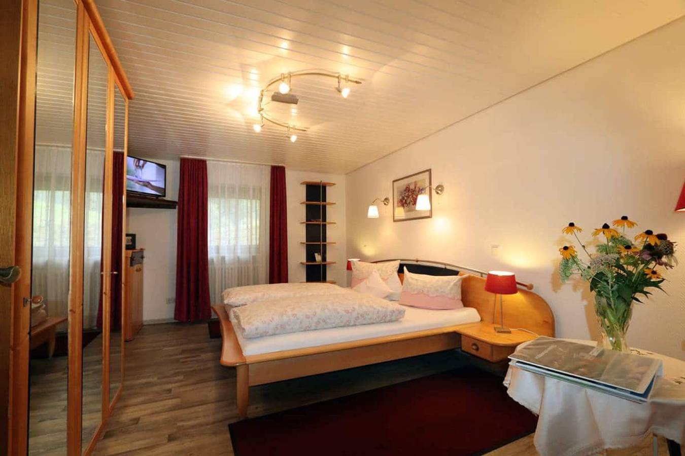 Gasthaus zur Linde – 'Double Room Abendrot' with Shared Terrace, Garden and Wi-Fi in Oberharmersbach, Central Black Forest