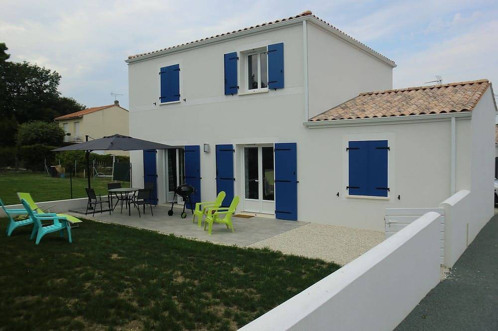 Modern house, very quiet, close to the beach in Meschers-sur-Gironde, Saintes region