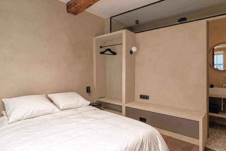 Charming Le Sablon Room with Private Bathroom in Bruxelles, Région de Bruxelles