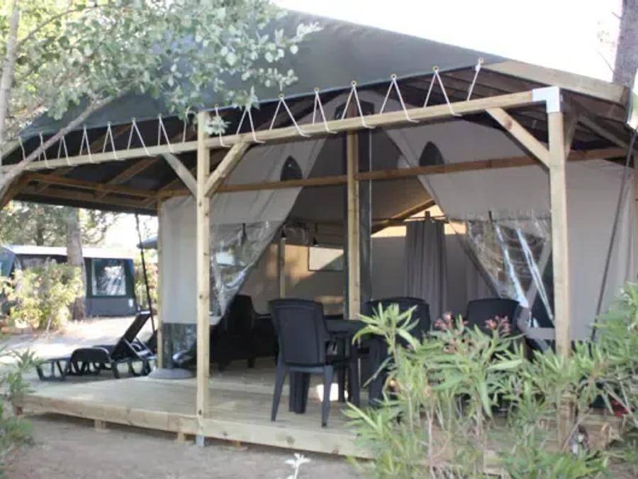 Camping La Foux - Tente en toile et en bois 6 personnes - Type Lodgetent Lg+ in Draguignan, Région de Draguignan