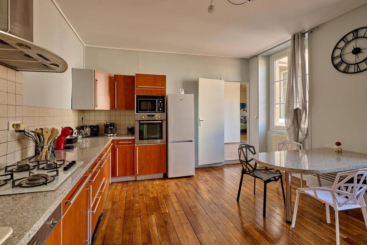 Appartement entier, Appartement spacieux et parking in Nevers, Nièvre