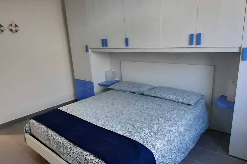Apartamento entero, Two-room sea view apartment with private courtyard area in Trinità d'Agultu e Vignola (Borgo), Trinità d'Agultu e Vignola