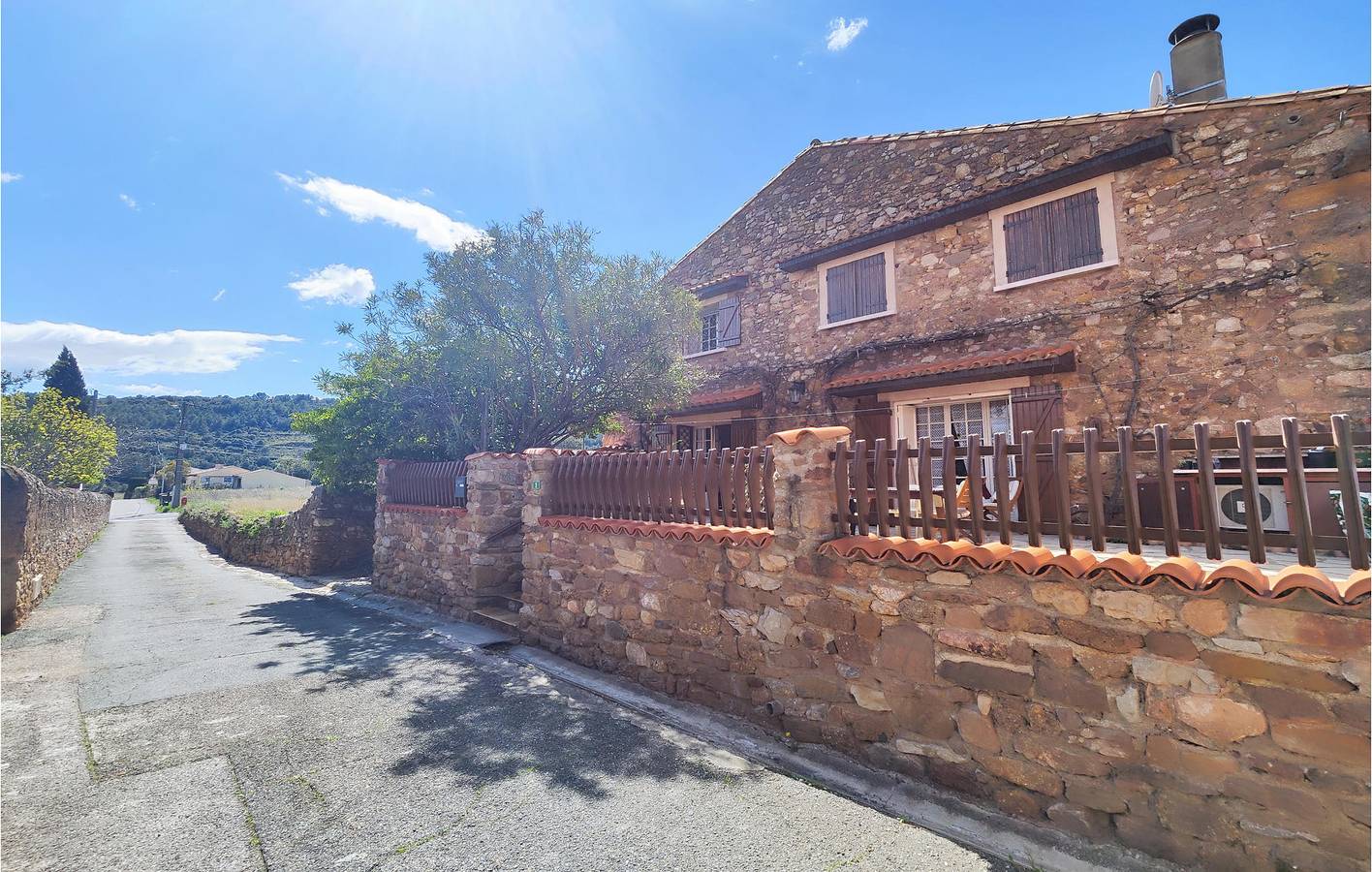 Cébazan Wohnung: 86qm, Terrasse, Parkplatz & Internet in Cébazan, Mittelmeerküste (Frankreich)