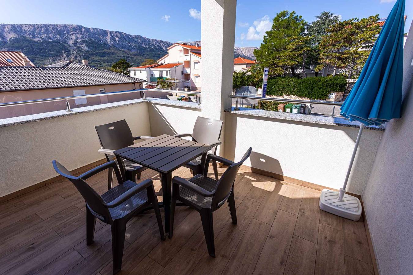 Entire holiday apartment, Holiday apartment with balcony and air conditioning  in Baska, Krk