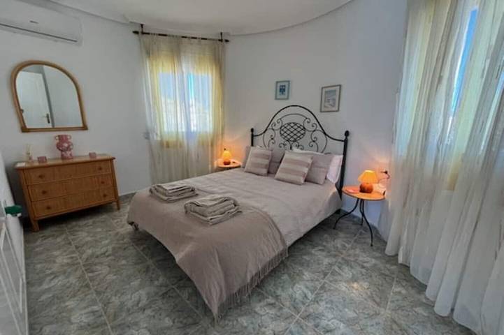 Detached villa with private pool, perfect for families and close to the beach in Colinas de la Zenia, Orihuela