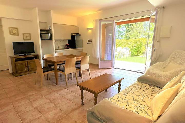 Apartamento entero, Grand F3 - Apartamento para 4 a 6 personas in Figanières, Region de Draguignan