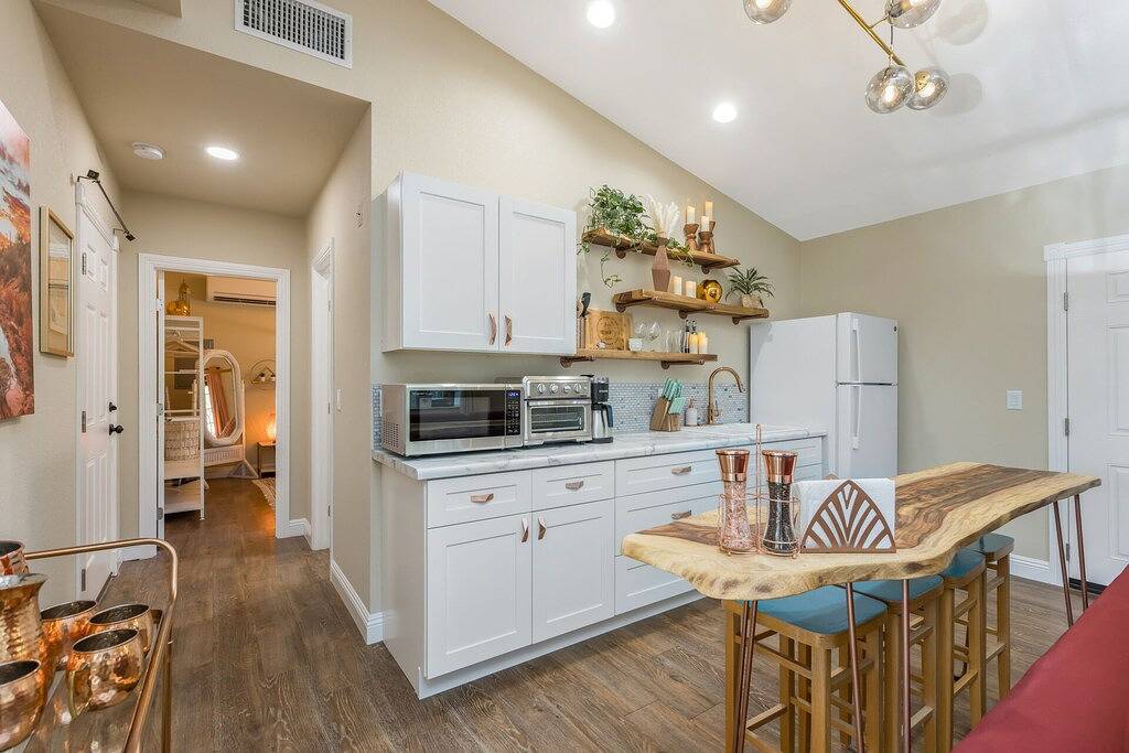 Pool Oasis! Super Reviews! Ev Charger/1Br King/Wash/Dryer/Kitchenette/Sleeps 4 in Gilbert, Maricopa County