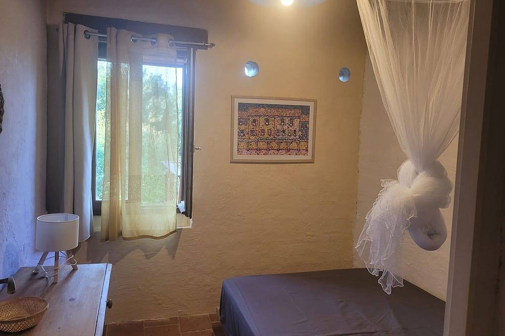 Cozy 2-bedroom chalet in gorgeous Roumengoux with Ac in Roumengoux, Ariège