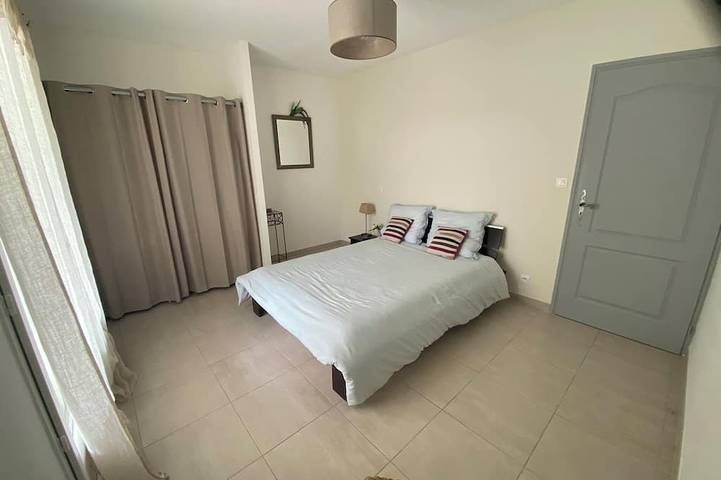 Location de vacances pour 6 personnes, avec jardin et piscine à Saint-Privat-de-Champclos - 3