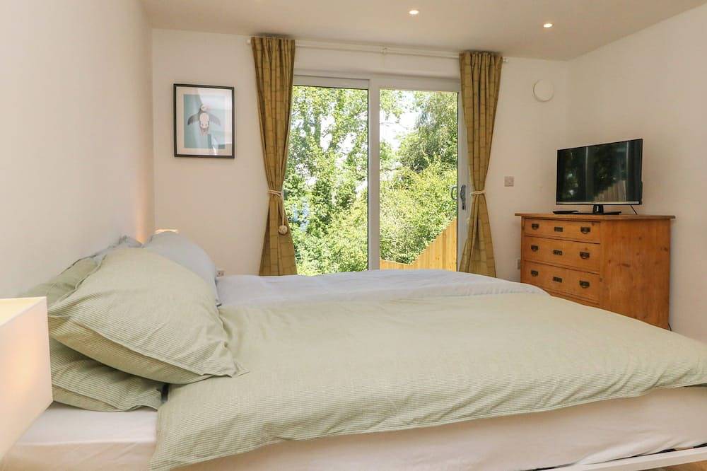 Valise, pet friendly, with hot tub in Bideford in Bideford, Devon