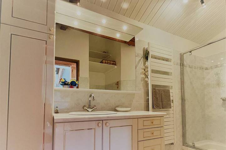 Gîte pour 9 personnes, avec piscine et jardin à Les Salelles - 3