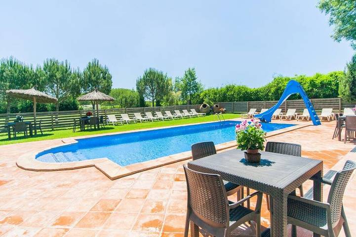 Location de vacances pour 33 personnes, avec jardin et terrasse, animaux acceptés à Sils - 2