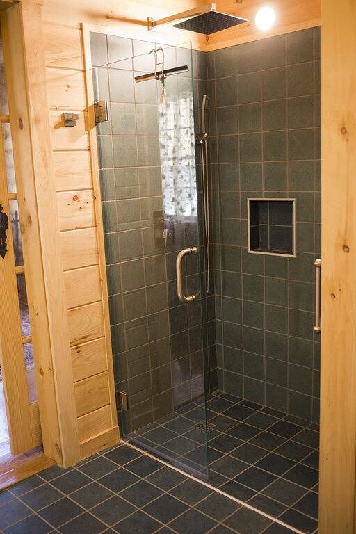 Rustic Polish Jacuzzi Room in log home 11 miles from Ithaca in Tompkins County