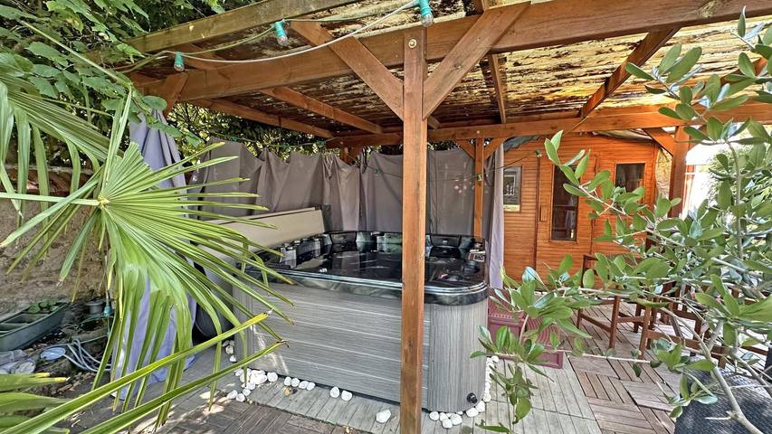 Gîte pour 8 personnes, avec terrasse et jacuzzi ainsi que jardin et piscine à Limoges - 3