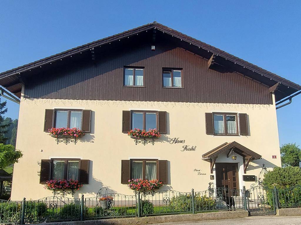 Haus Kohl - Doppelzimmer (18qm) mit Balkon in Semmering, Wiener Alpen in Niederösterreich