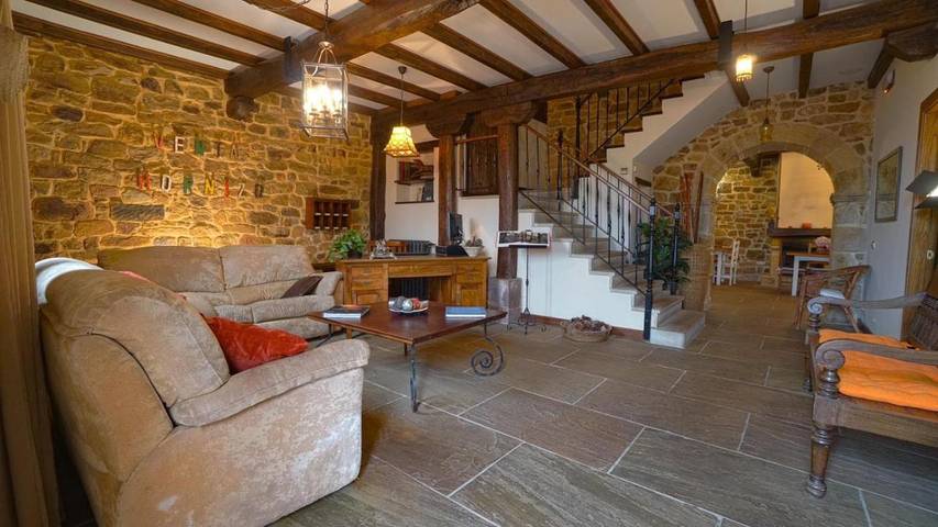Casa rural para 3 personas, con Terraza y Jacuzzi además de Jardín y Piscina en Montaña Palentina