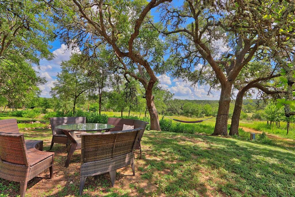 Sunflower Ridge Cottage - 2 Bedroom Sunny Retreat in Hays County