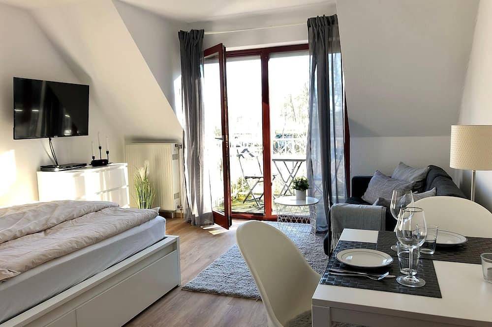 Ganze Wohnung, Ferienwohnung \"Mary Poppins\" mit Balkon zwischen Strand, Wald & Wiese im Südosten der Insel Rügen! in Gustow, Stralsund Umland