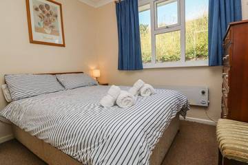 Holiday Home for 5 People in Mawgan Porth, Cornwall, Photo 1