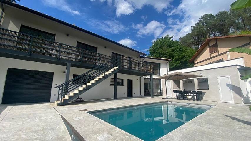 Location de vacances pour 8 personnes, avec piscine ainsi que balcon et vue à Saint-Martin-de-Seignanx - 2