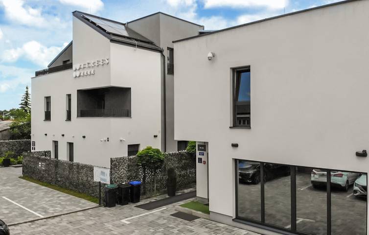Ferienhaus für 24 Personen, mit Pool und Sauna sowie Garten, kinderfreundlich - 1