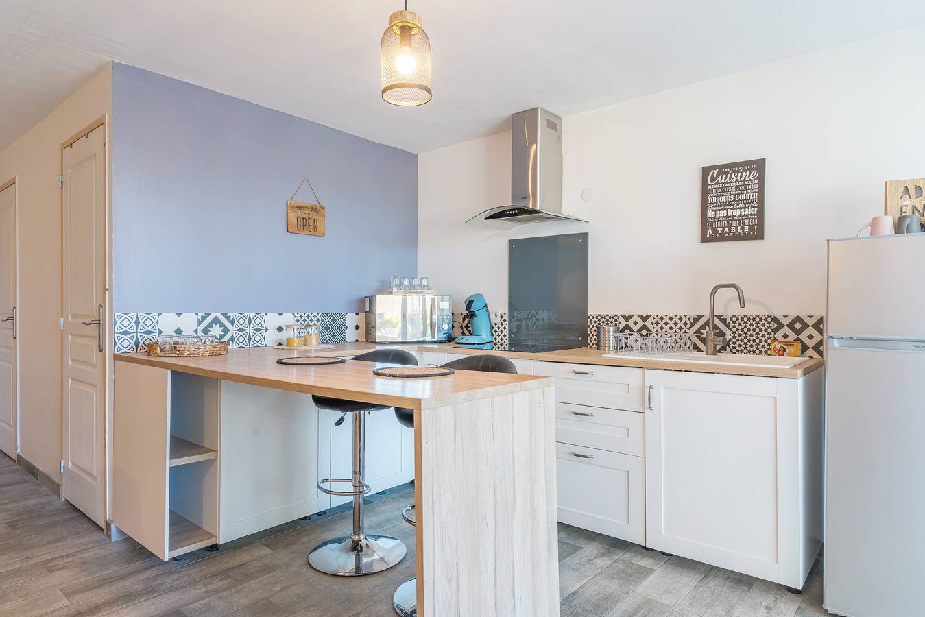 Apartamento inteiro, Apartamento "Aos Pés da Sainte Victoire" com terraço privado, jardim privado e Wi-Fi in Puyloubier, Aix-en-Provence (Região)