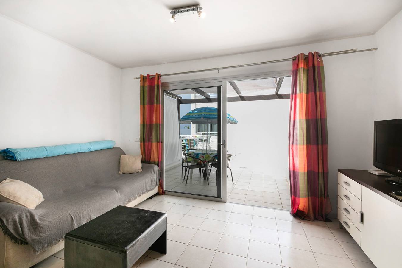 Apartamento entero, Apartamento vacacional 'Tenerife Duplex Callao 2' con vistas al mar, piscina comunitaria y Wi-Fi in Callao Salvaje, Adeje