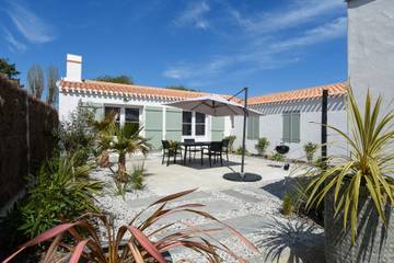 Gîte pour 7 personnes, avec terrasse et jardin, animaux acceptés dans Plage De La Bosse L Epine