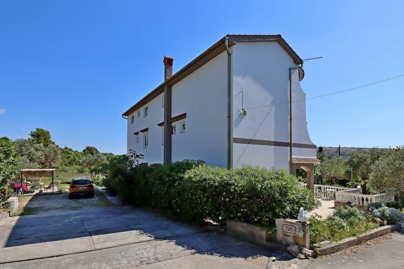 Ganze Wohnung, 1-Zimmer-Ferienwohnung mit Terrasse und Meerblick Barbat, Rab A-14247-c in Kaštel (Barbat), Barbat na Rabu