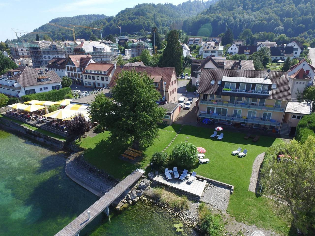 Café Hasler - Hotel Restaurant - Kategorie A/Komfort Doppelzimmer mit Dusche/Wc in Bodman-Ludwigshafen, Obersee (Bodensee)