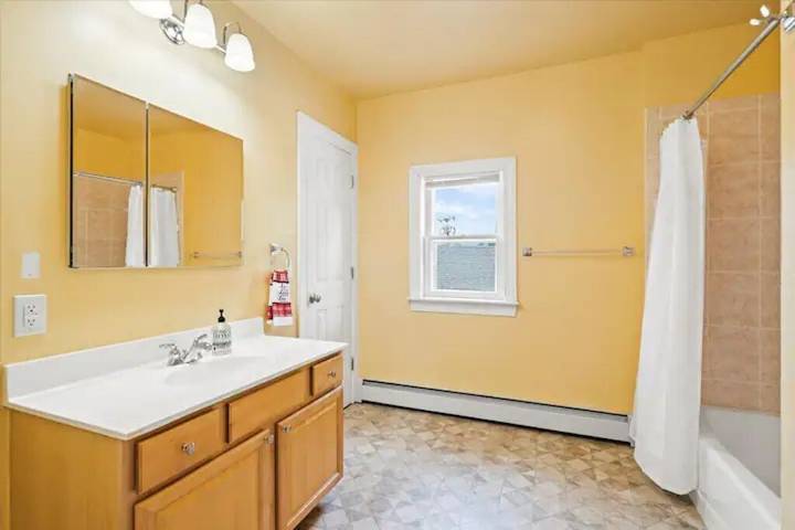 Vacation rental for 8 people, with terrace, with pets in Saratoga Springs