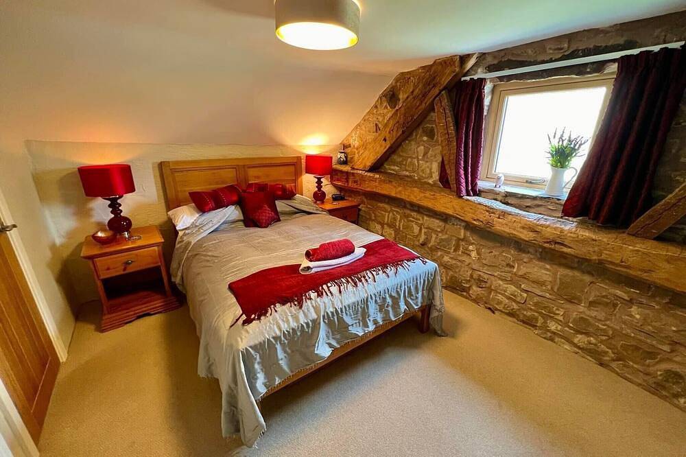 5* Stunning Luxurious Beamed Cottage - Secluded Peaceful Peak District Location in Staffordshire